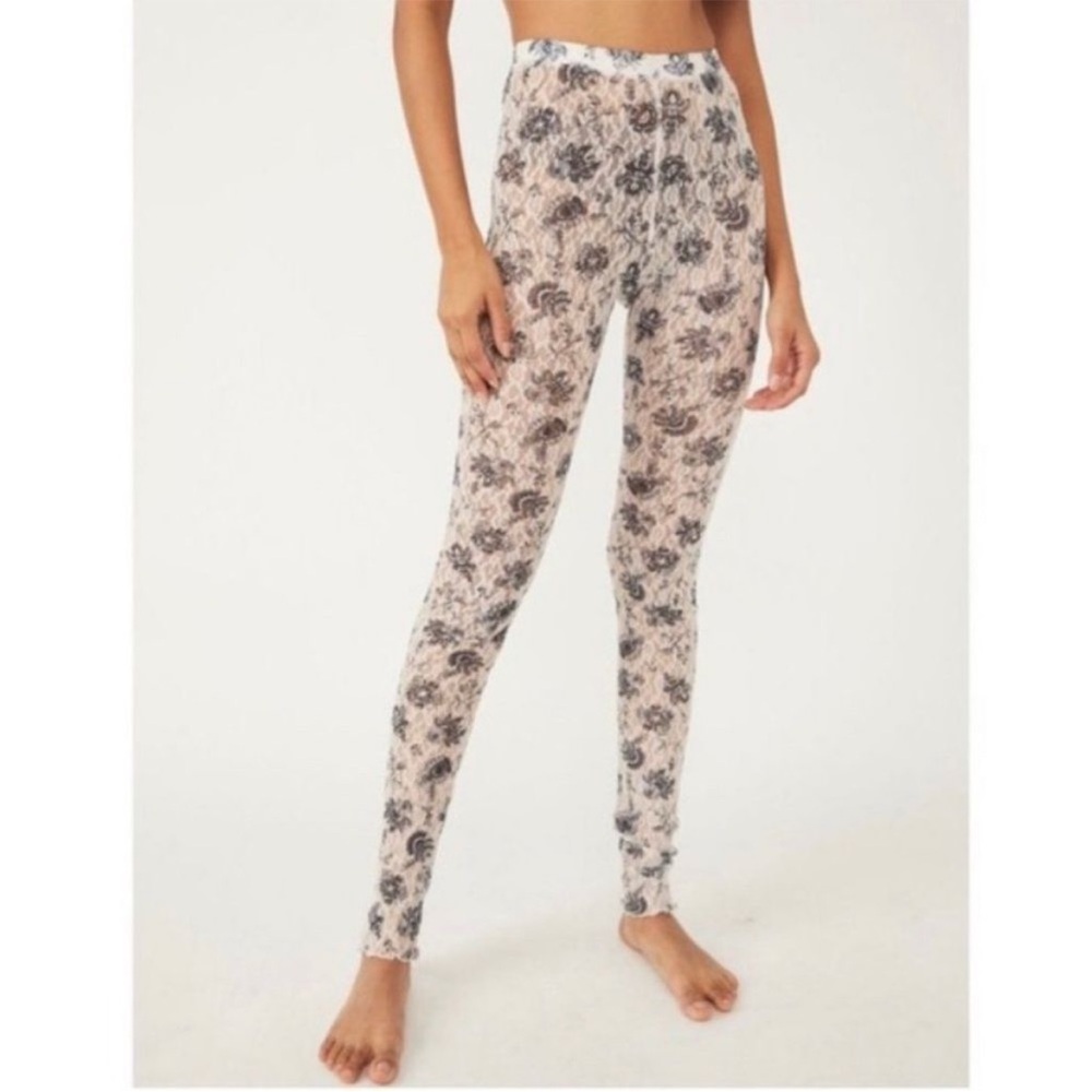 FREE PEOPLE Layered In Lace Leggings size LARGE